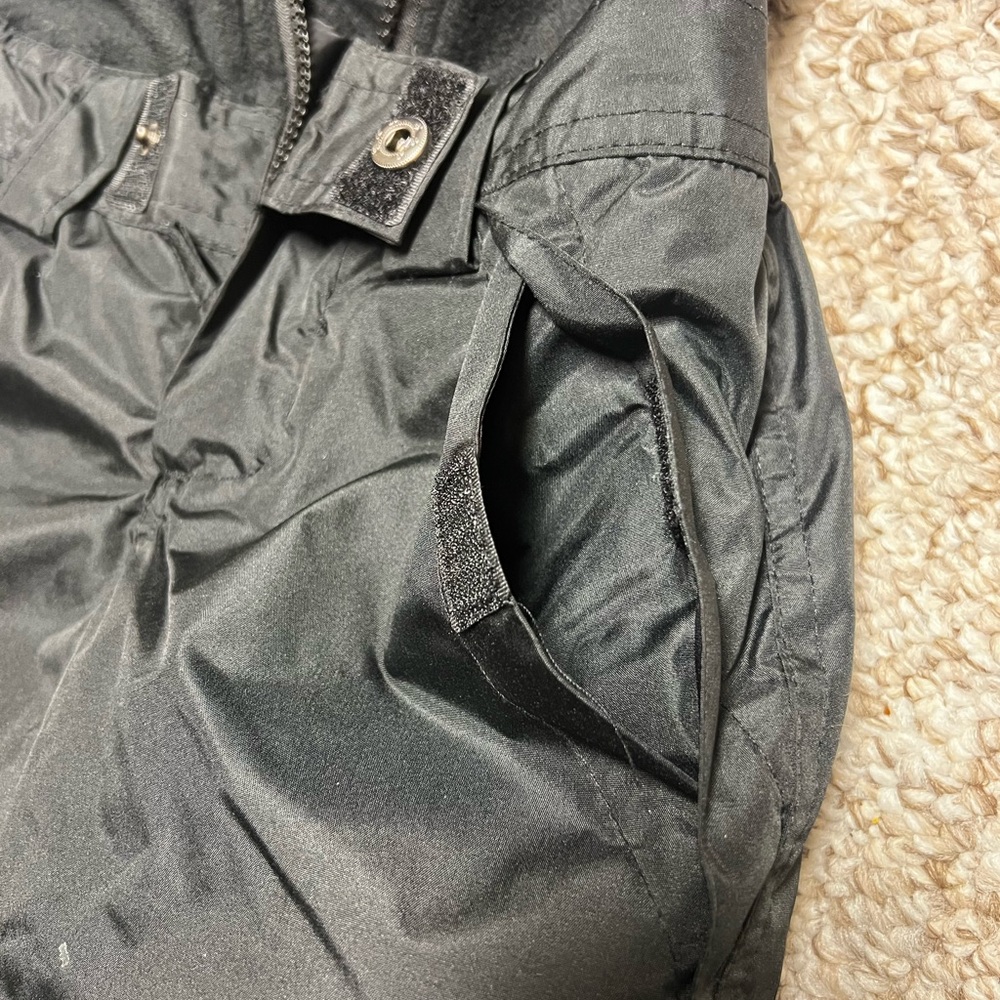 Vertical 9’ Girls Snowsuit- Size 2T - Picture 9 of 11